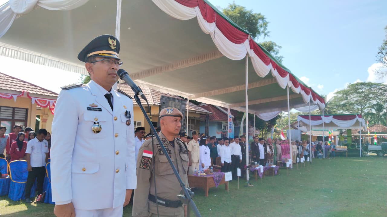 kegiatan-upacara-17-agustus-yang-laksanakan-di-kecamatan-marga-tiga
